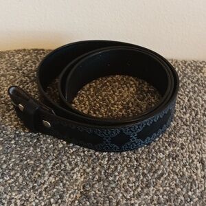 Black tooled embossed design leather mens belt size 2 XL